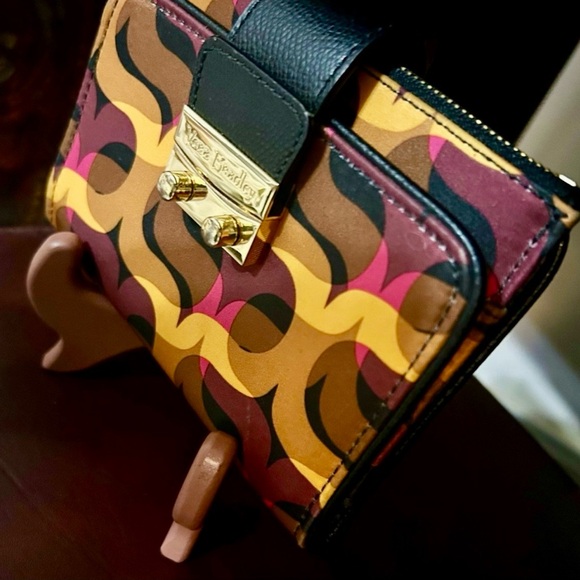 ✨HOST PICK ✨ Vera Bradley “Modern Lights ”Patterned Wallet - Picture 3 of 10